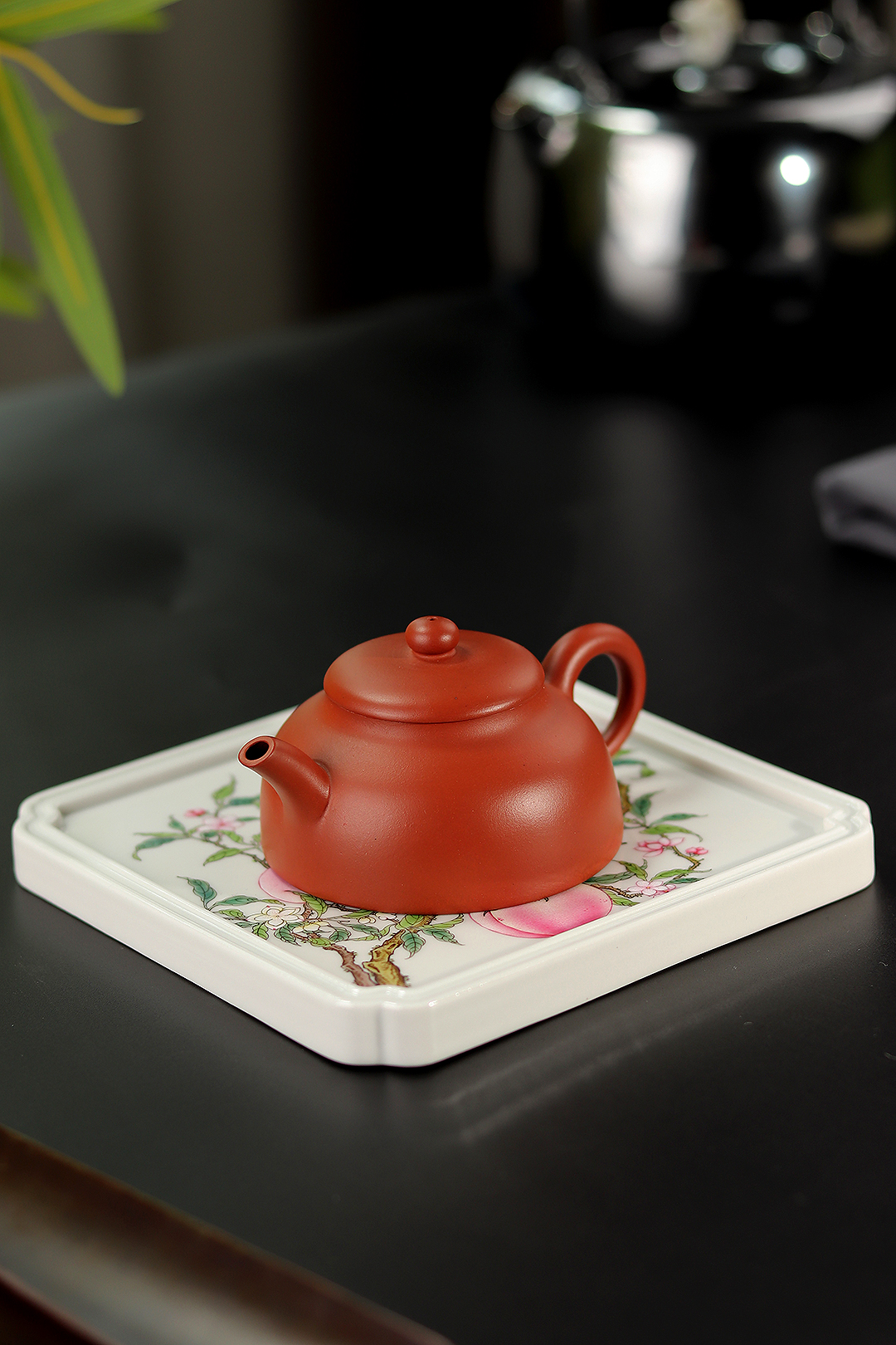 钱美云伴月紫砂壶鉴赏