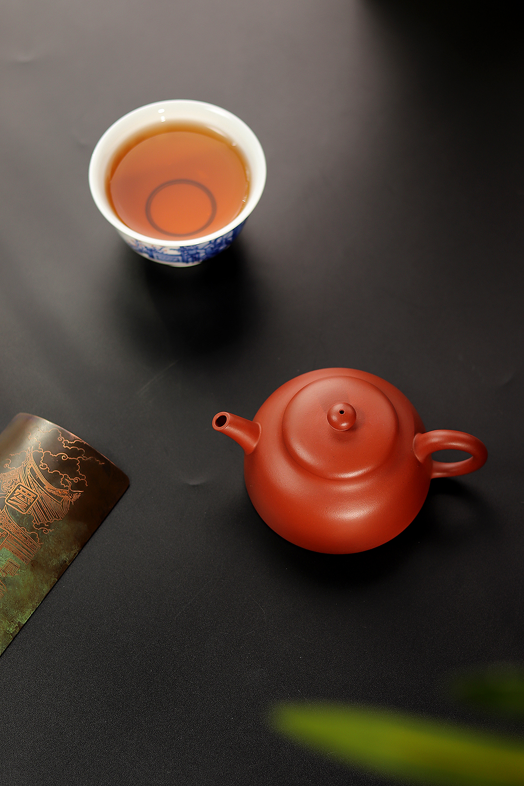 钱美云伴月紫砂壶鉴赏