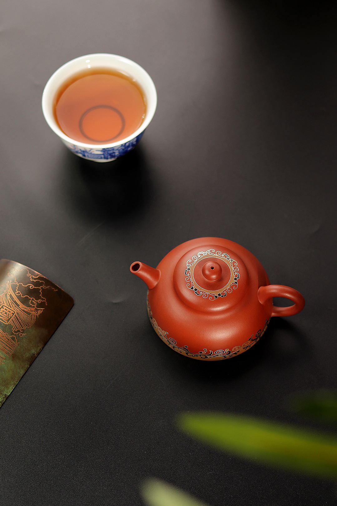 钱美云 嵌银丝伴月紫砂壶赏析