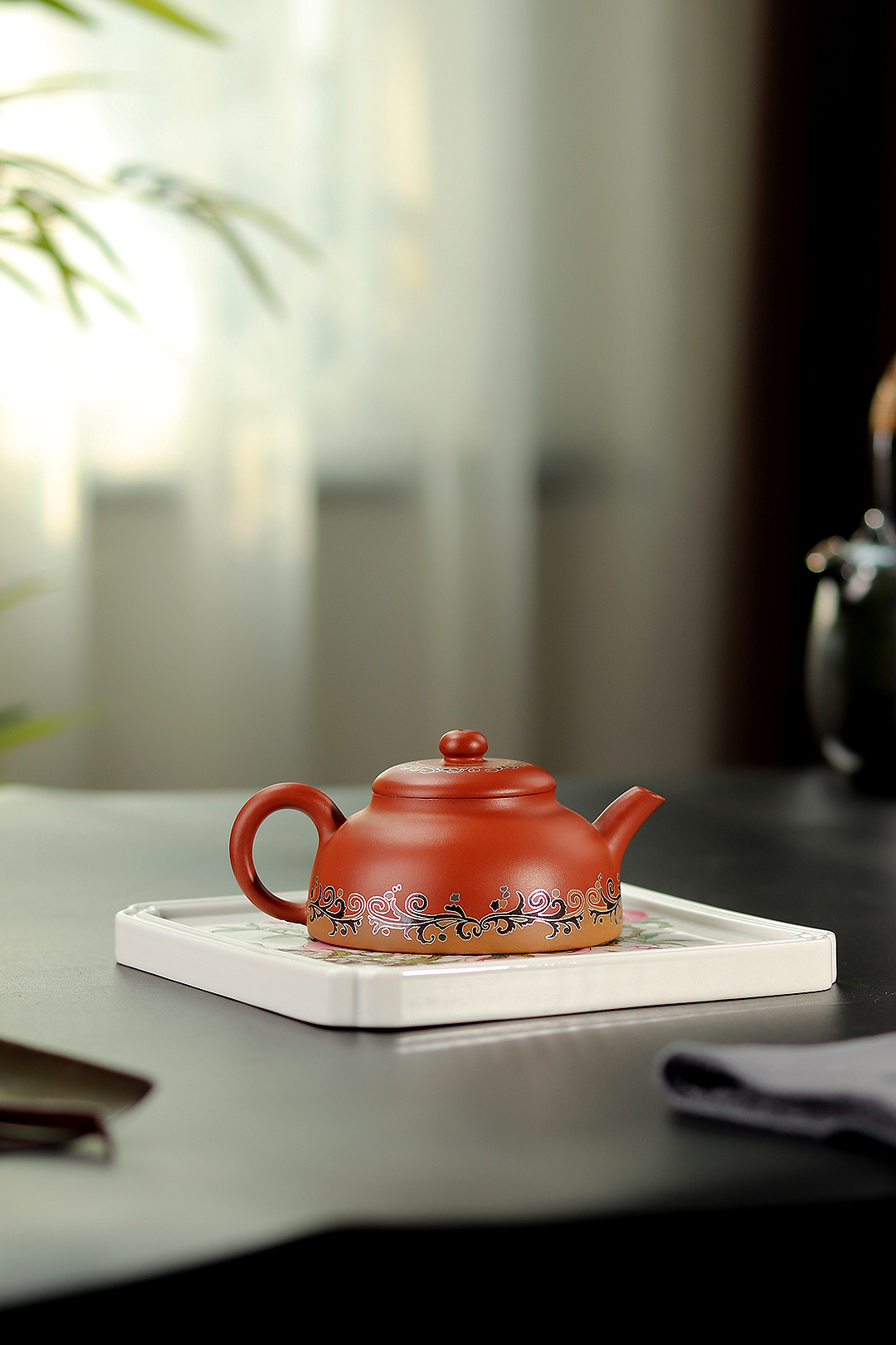 钱美云 嵌银丝伴月紫砂壶赏析