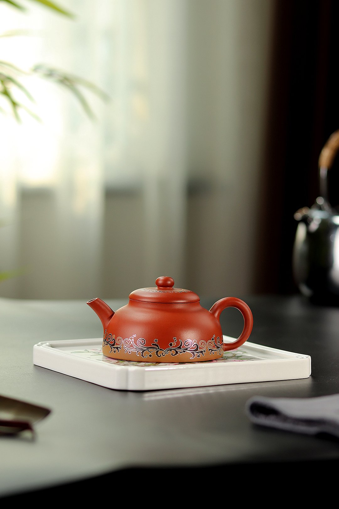 钱美云 嵌银丝伴月紫砂壶赏析