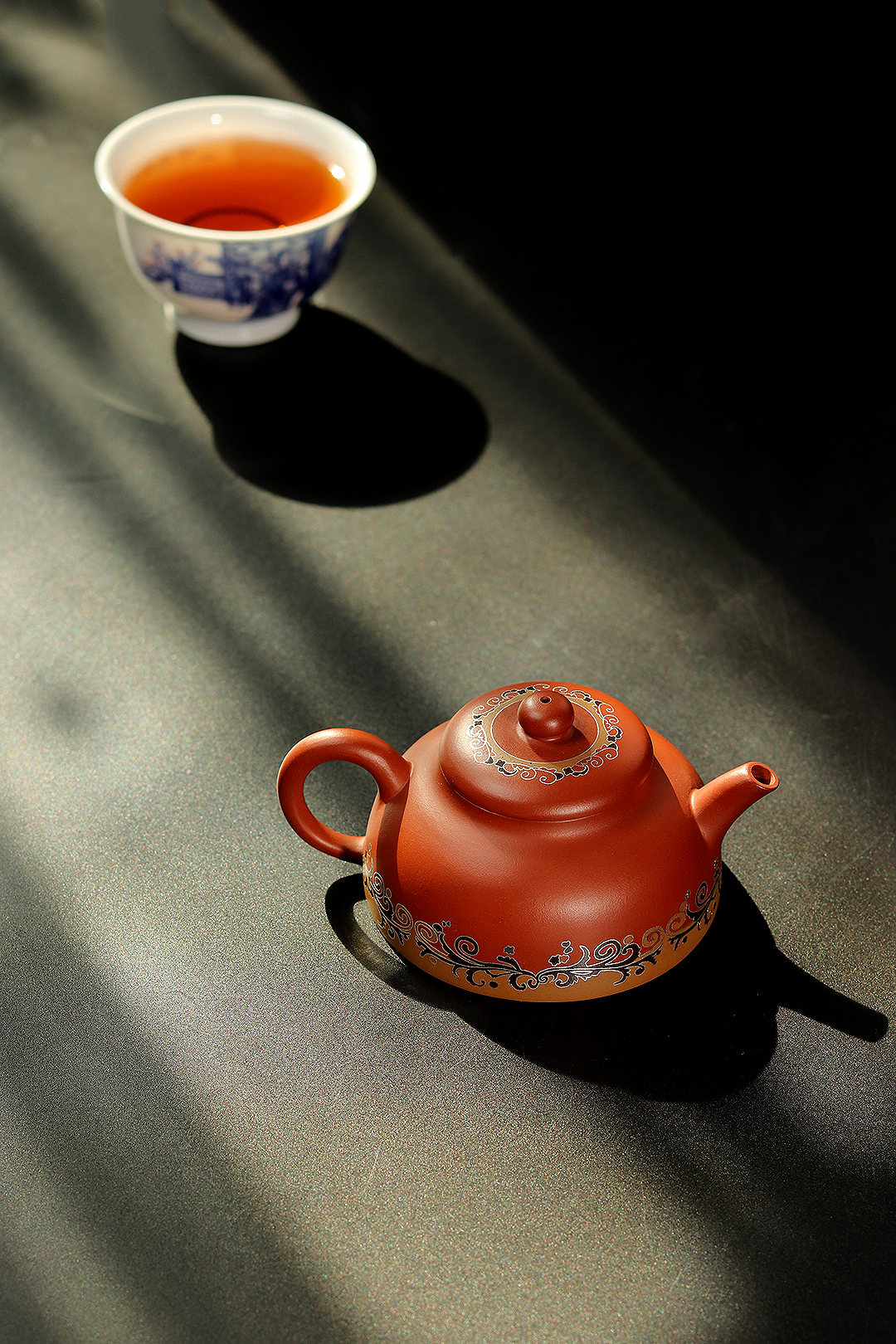 钱美云 嵌银丝伴月紫砂壶赏析