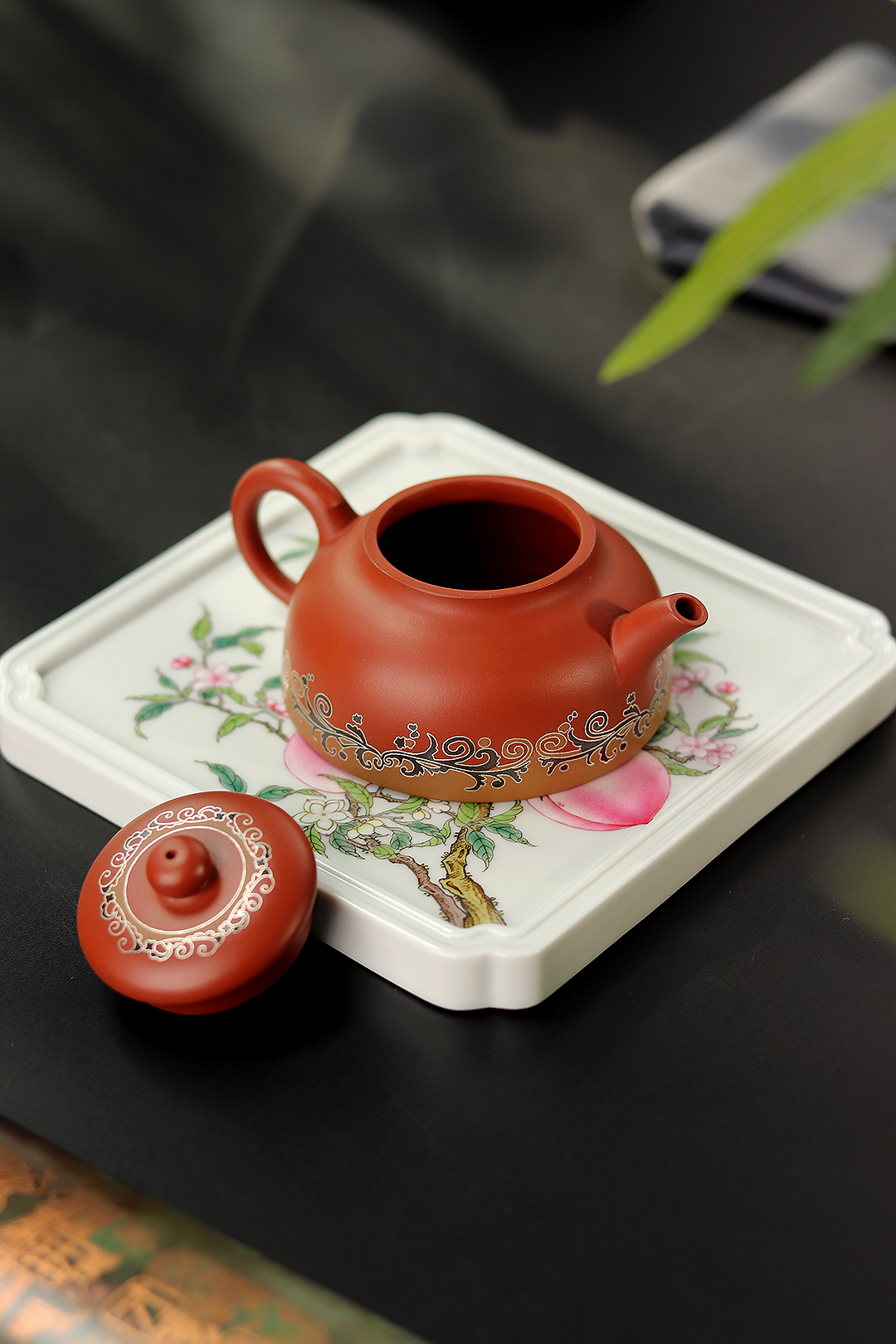 钱美云 嵌银丝伴月紫砂壶赏析